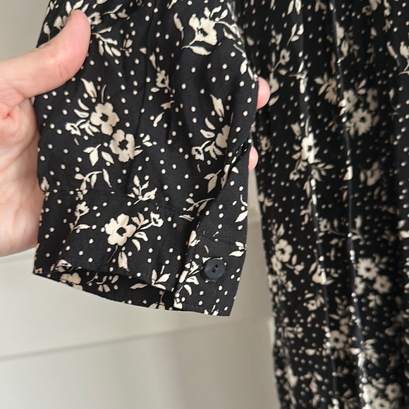 Old Navy Black V-neck Long Sleeve Sundress - Picture 3 of 5